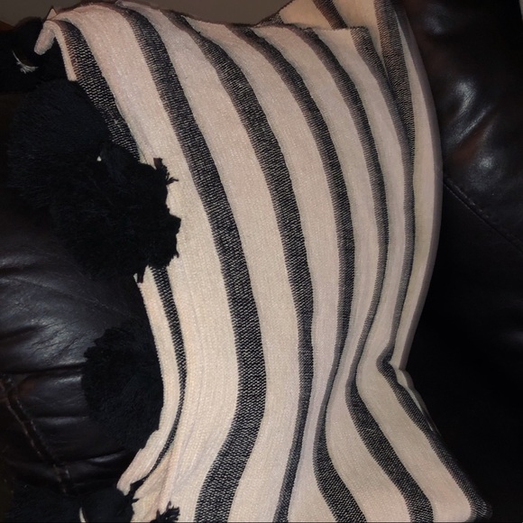 Nwt Anthropologie Woven Stripe Pom Blanket - Picture 4 of 5